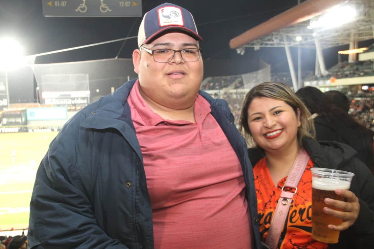 Festeja afición el pase de Naranjeros