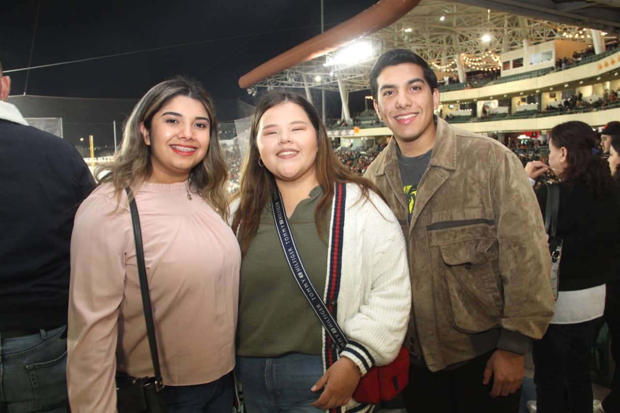 Festeja afición el pase de Naranjeros