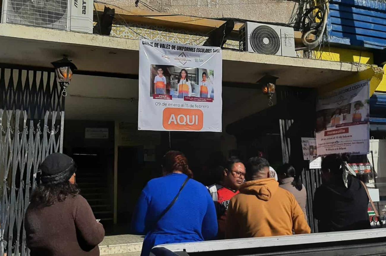 Entrega de uniformes por orden alfabético trae mejores resultados