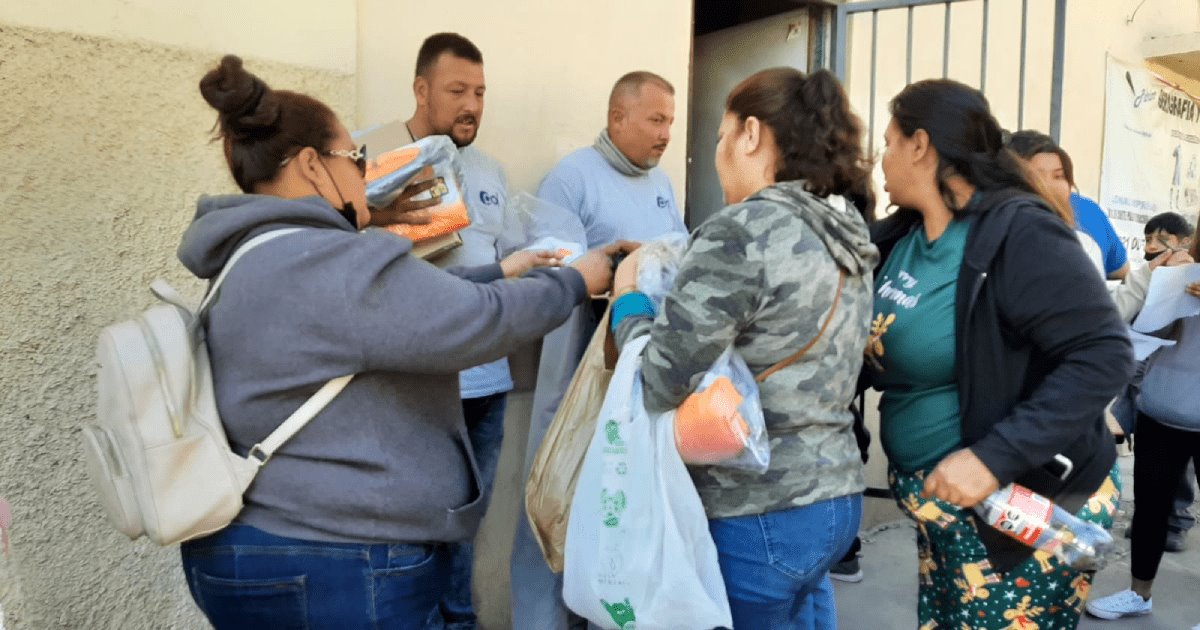 Padres valoran ahorro en uniformes, aún y con larga espera para recogerlos