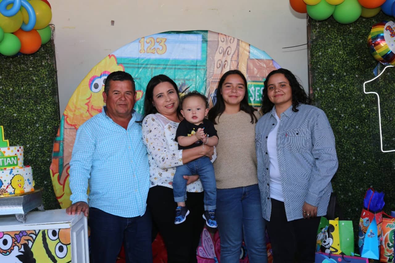 Cumple Sebastián su primer añito