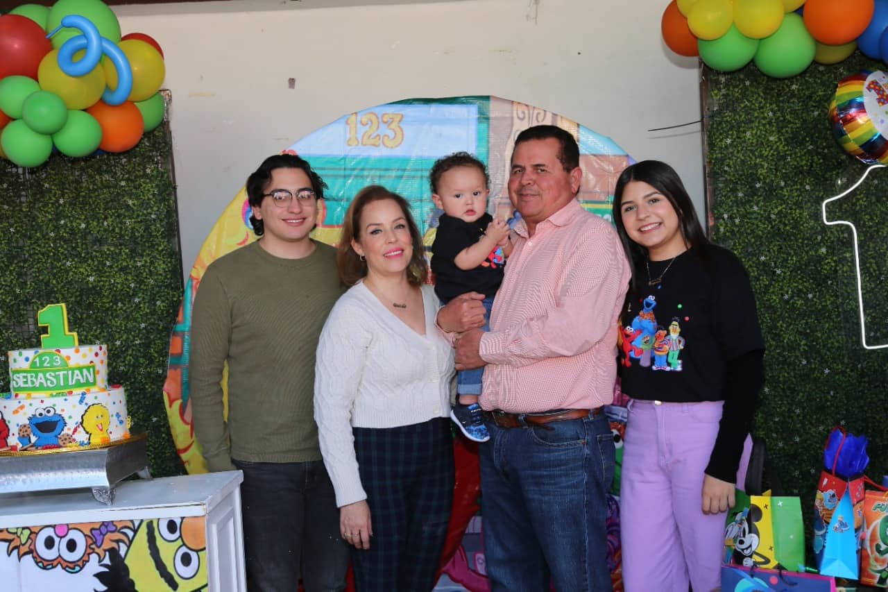 Cumple Sebastián su primer añito