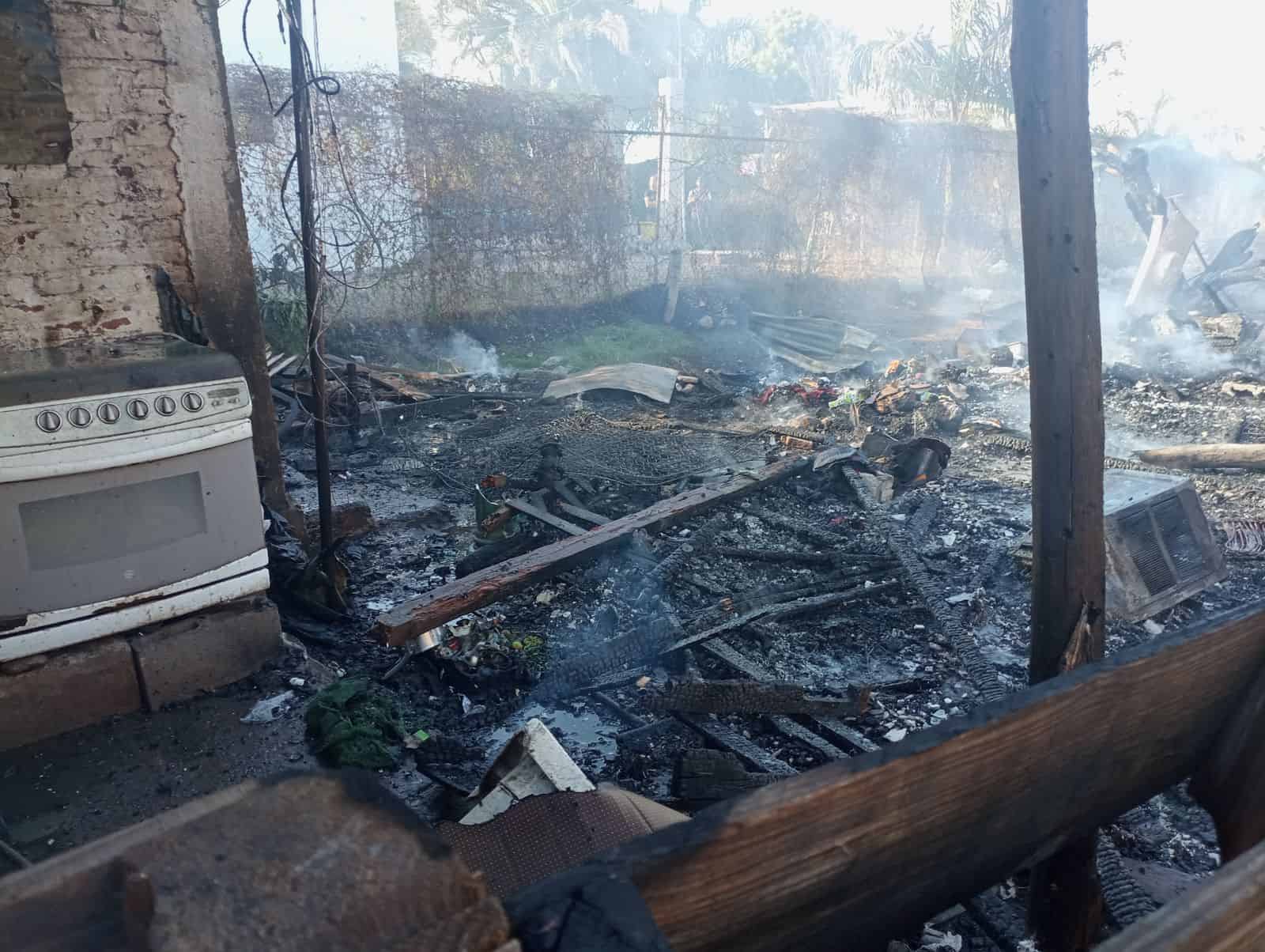 Familia lo pierde todo en incendio; solicitan apoyo de navojoenses