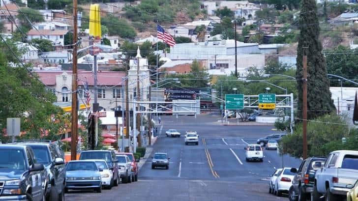 Nogales, Arizona se queda en penumbras; suspenden clases por falta de luz