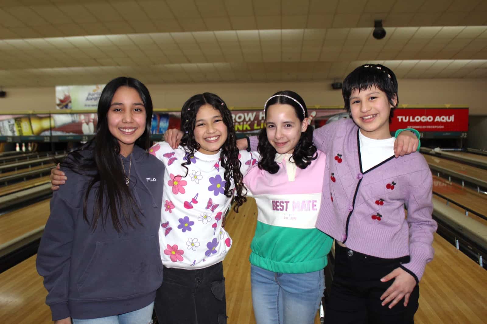 Pasan una agradable tarde de bolos