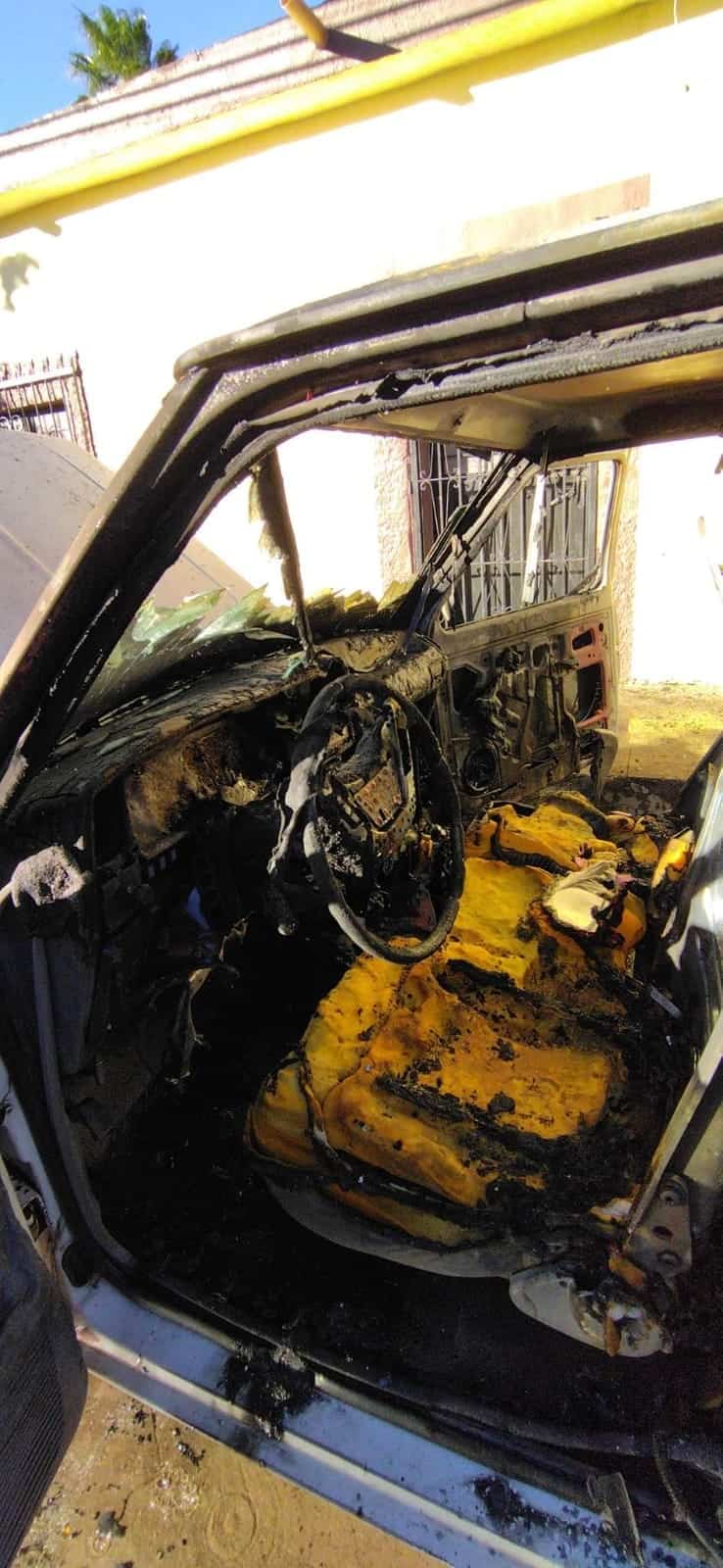 Álamos: camioneta se incendia por descuido de trabajo de soldadura