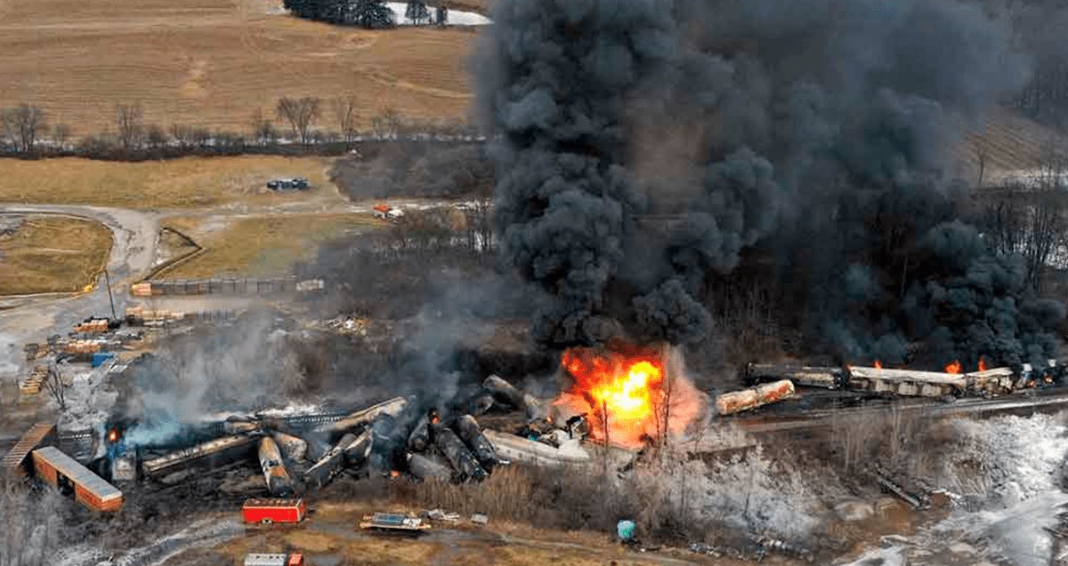 ¿Chernóbil de nuevo? Explota tren que cargaba químicos tóxicos en Ohio