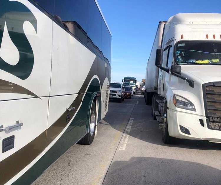 Conductor pierde control de tráiler en tramo Navojoa-Los Mochis