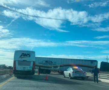 Conductor pierde control de tráiler en tramo Navojoa-Los Mochis