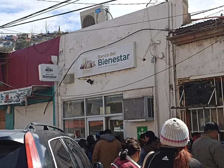 Nogales: falta de orden retrasa entrega de tarjetas Bienestar