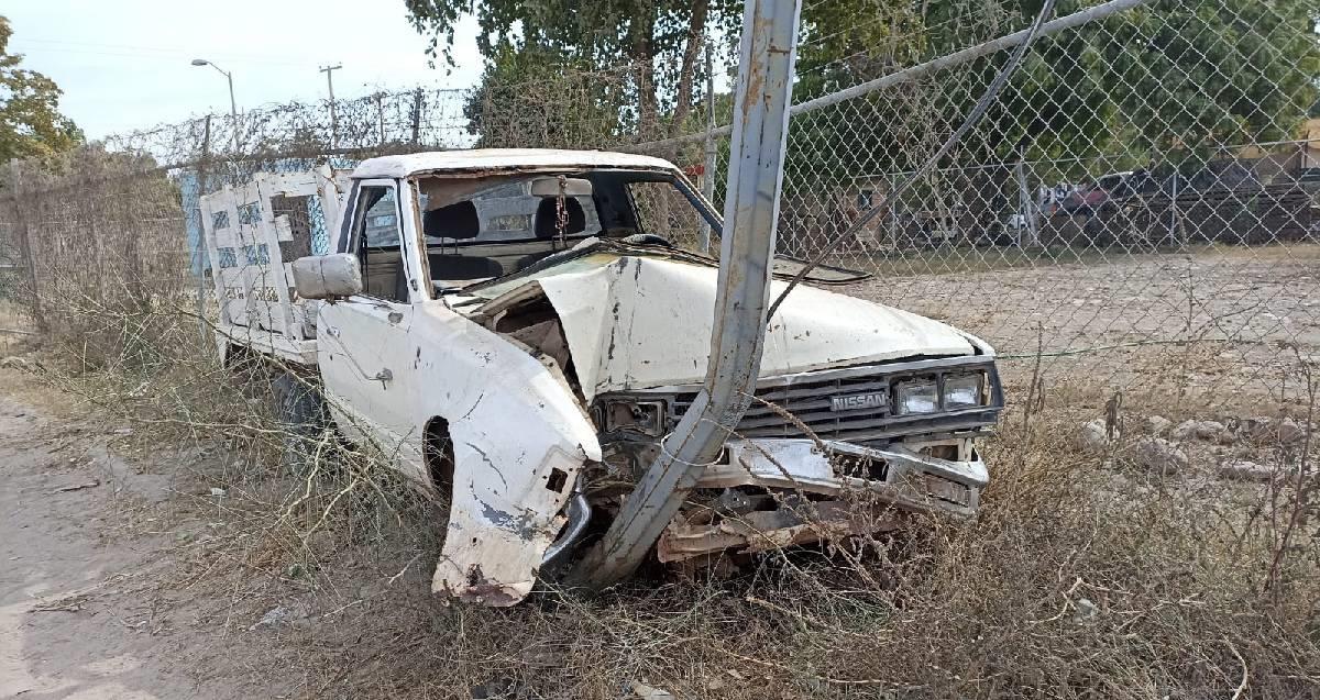 Mujer se estrella contra poste de luz en Navojoa