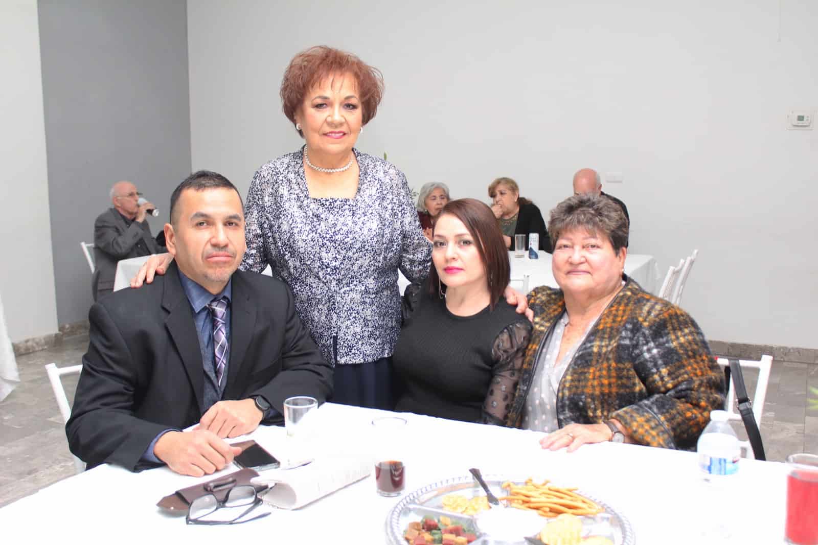 Celebran Laura Elena y José sus Bodas de Diamante