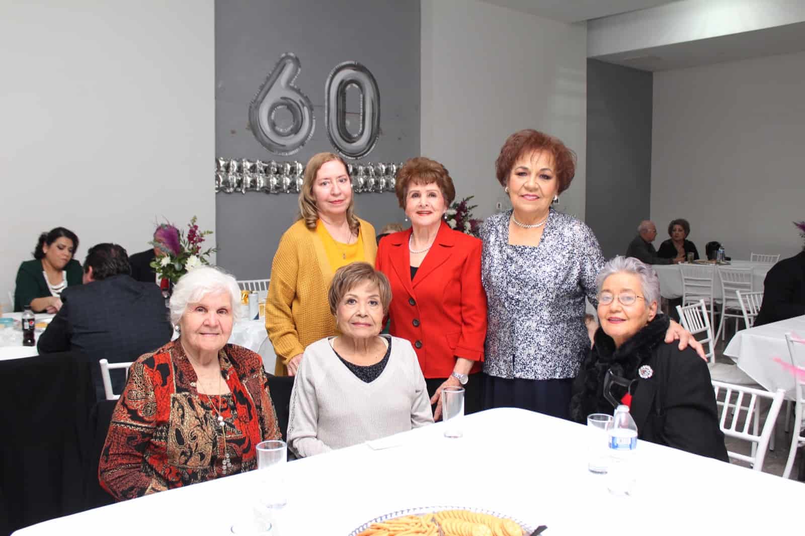 Celebran Laura Elena y José sus Bodas de Diamante