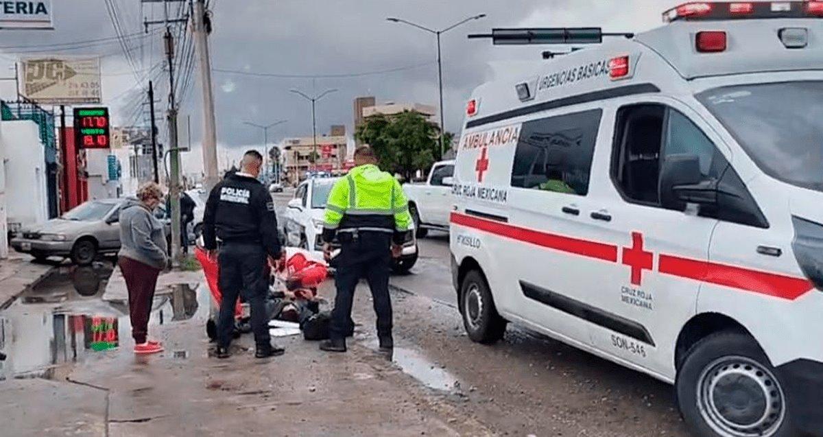Motociclista se accidenta tras caer en bache de Hermosillo