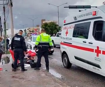Motociclista se accidenta tras caer en bache de Hermosillo