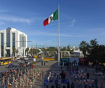 Bandera representa virajes más emblemáticos en la historia de México: SEC