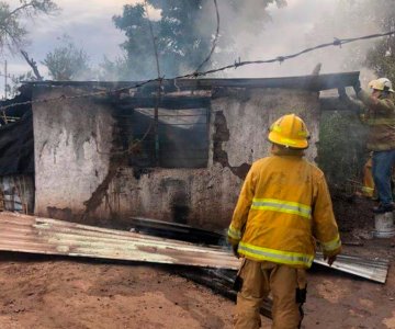 Incendian casa con la familia adentro, el padre y sus dos hijos murieron