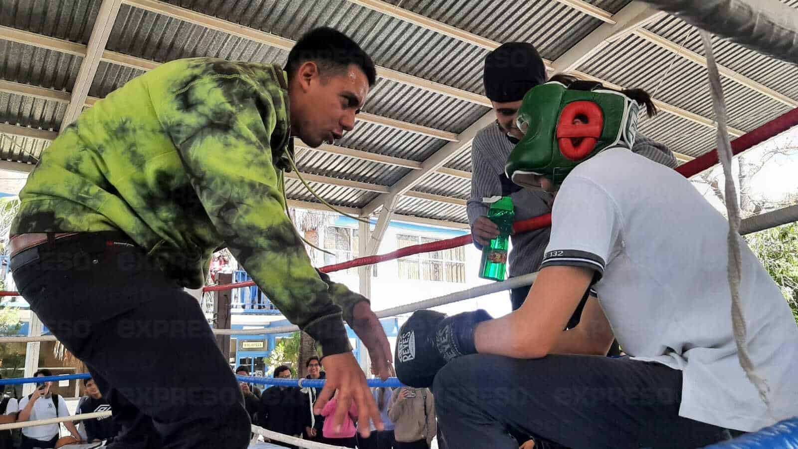 Combaten riñas escolares con taller de box en Cbtis 132