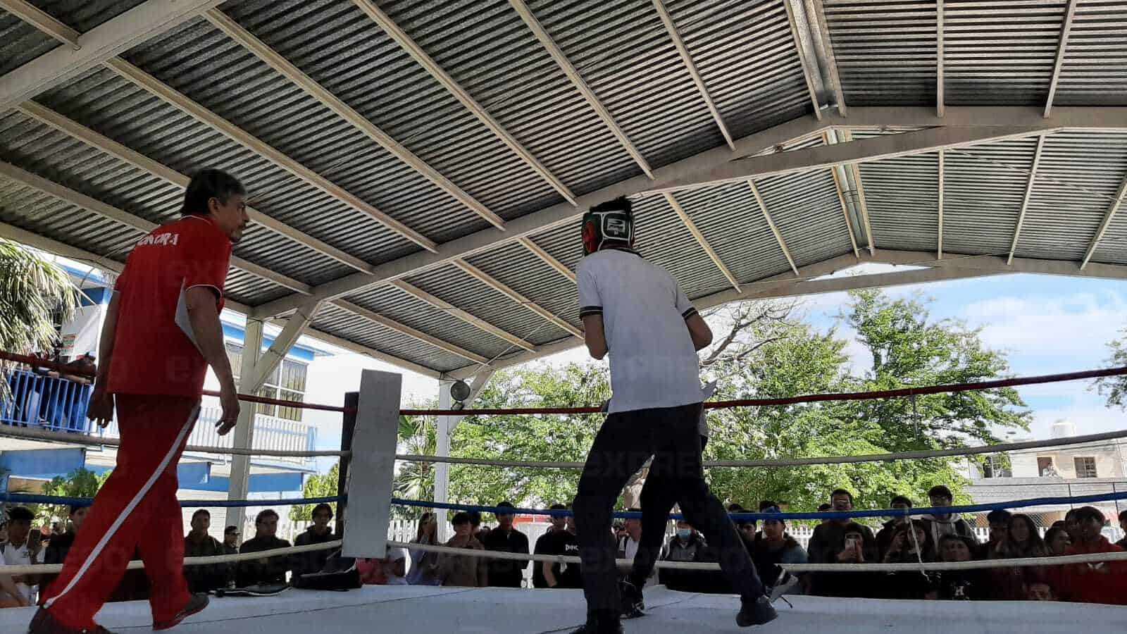 Combaten riñas escolares con taller de box en Cbtis 132