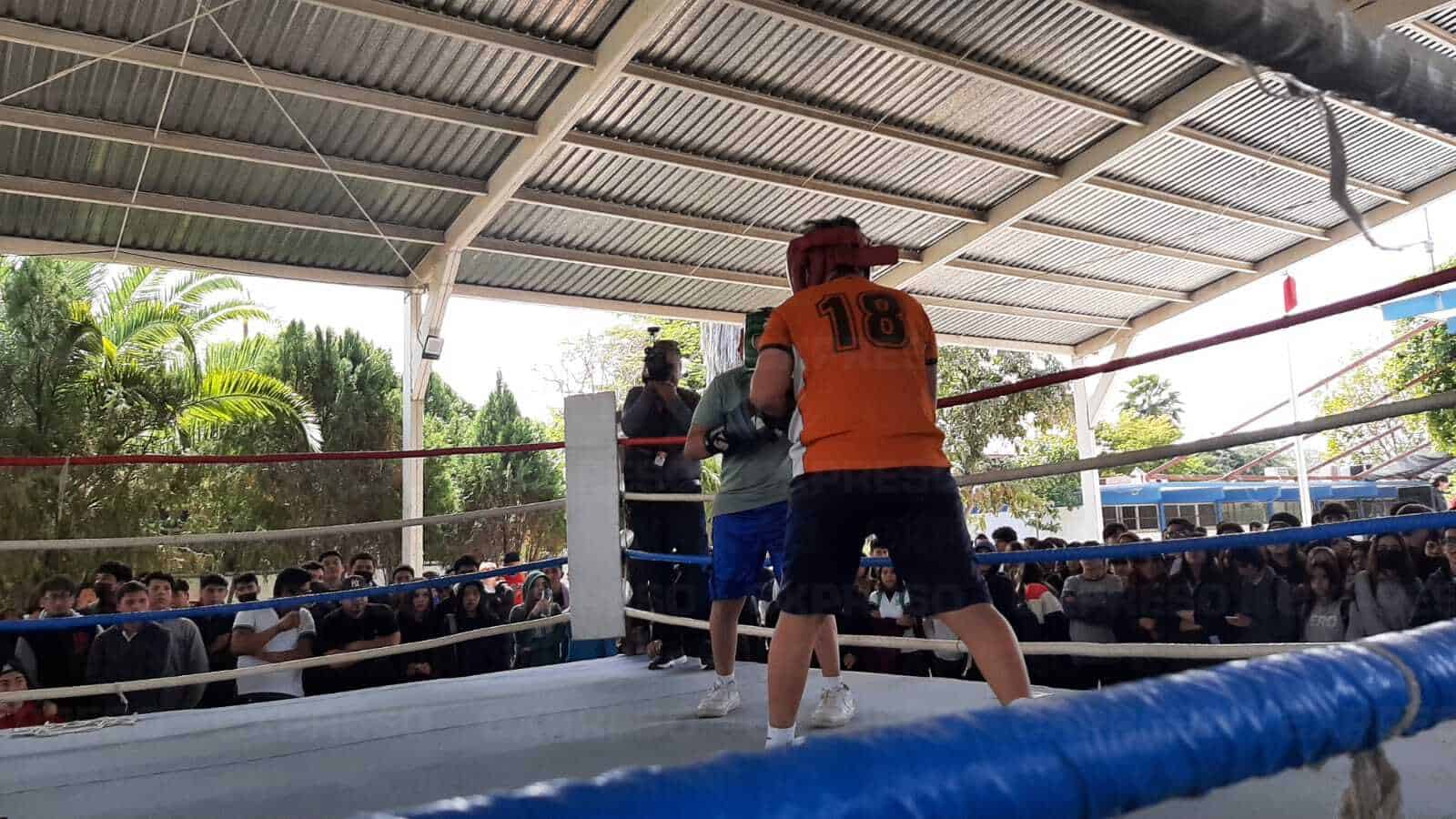 Combaten riñas escolares con taller de box en Cbtis 132