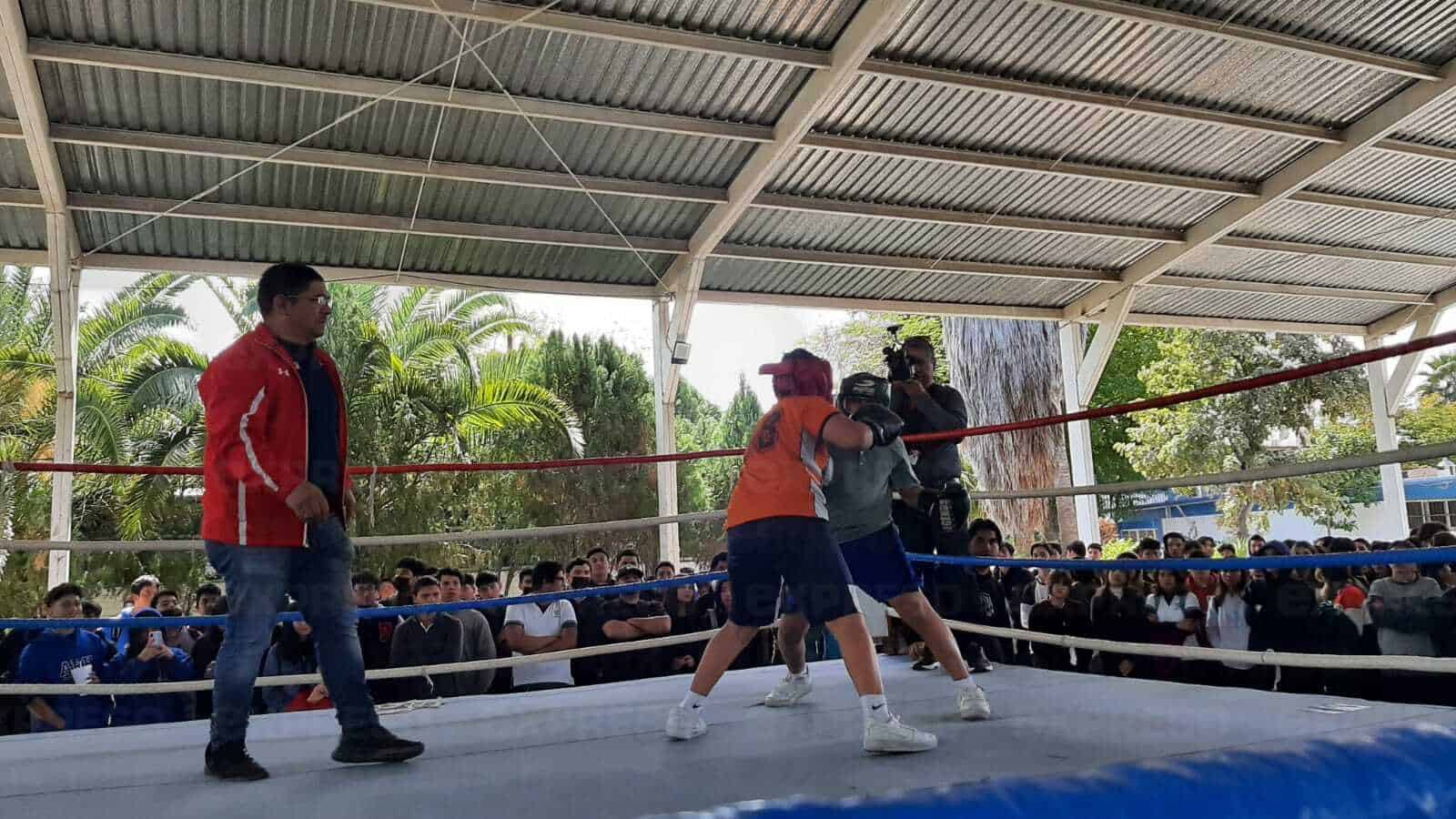 Combaten riñas escolares con taller de box en Cbtis 132