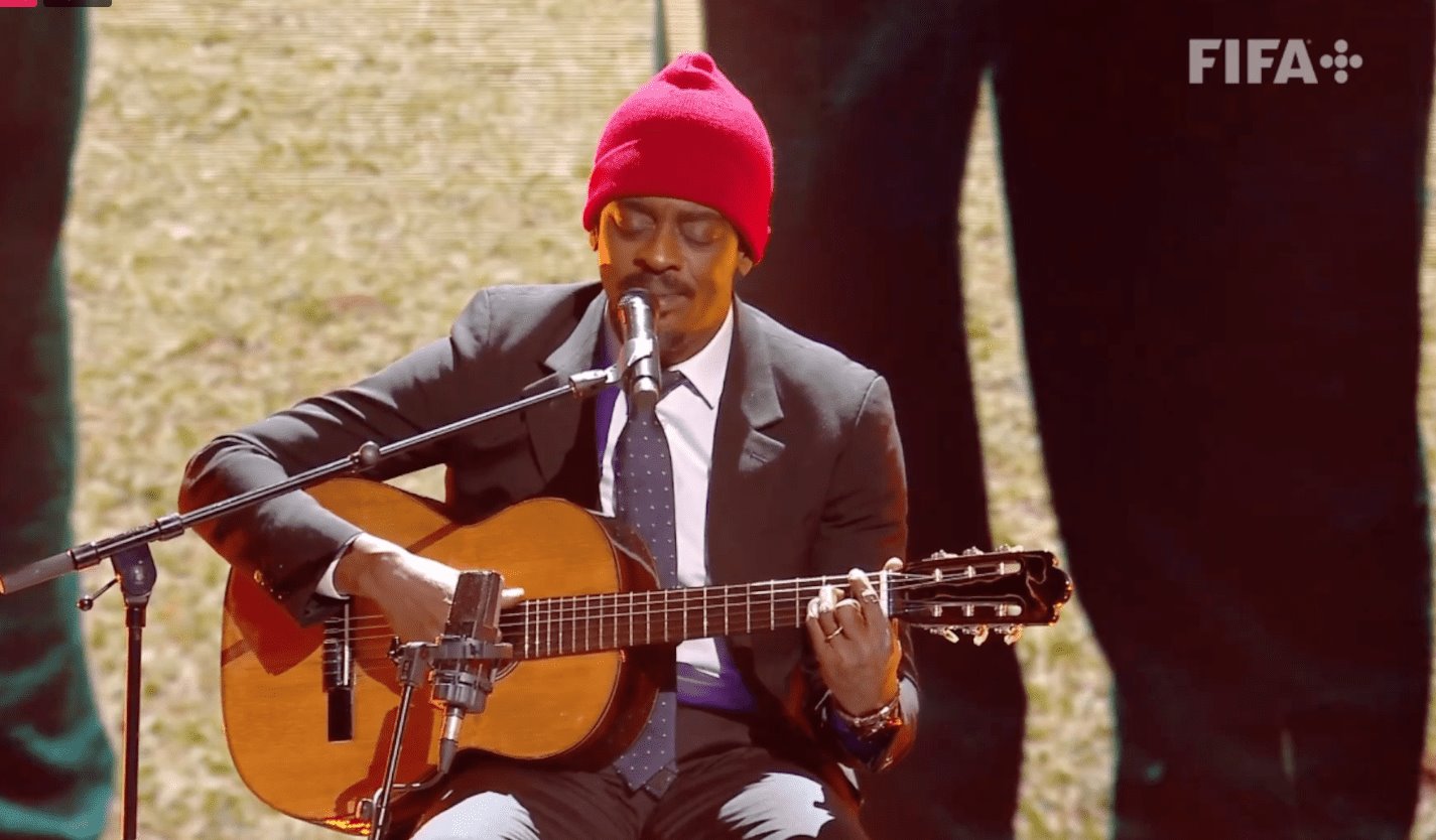 Pele, te amo: Seu Jorge rinde homenaje a O’Rei en premios The Best