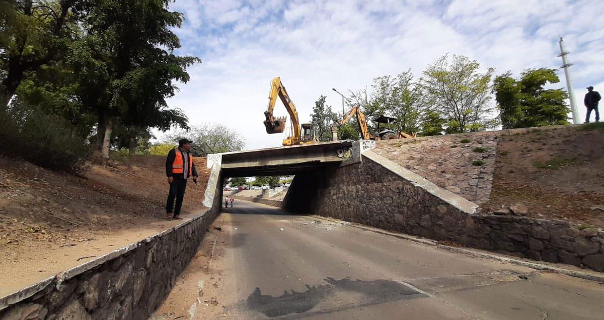 Inicia demolición para modernizar puente a desnivel; invertirán 65 mdp