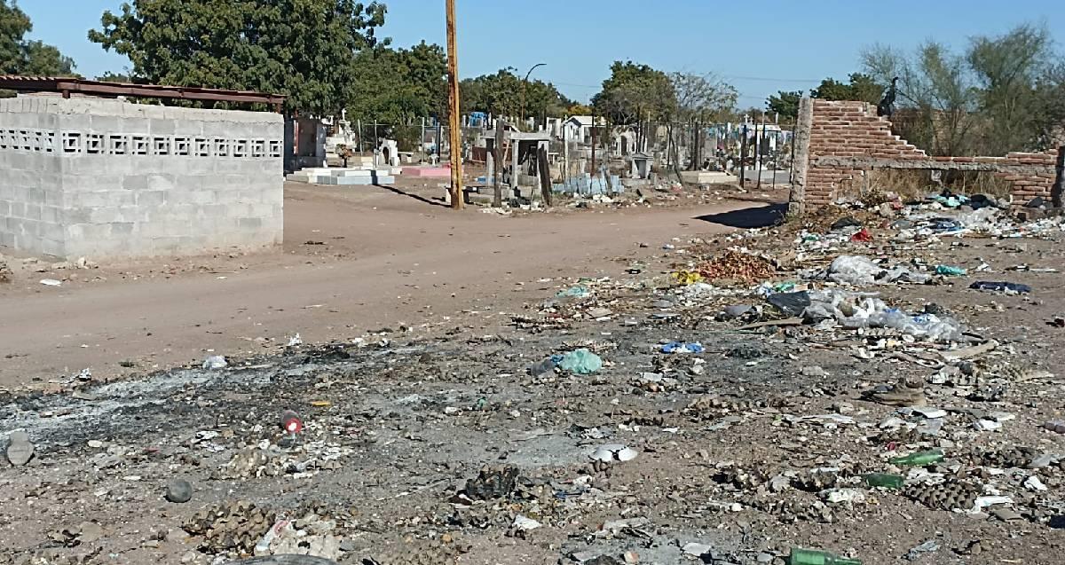 No respetan campo santo en Navojoa: siguen tirando basura en Las Piedritas