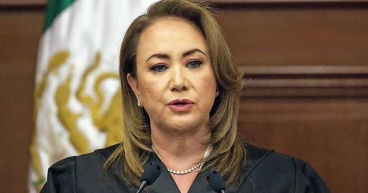 Dan suspensión definitiva a Yasmín Esquivel por plagio de tesis