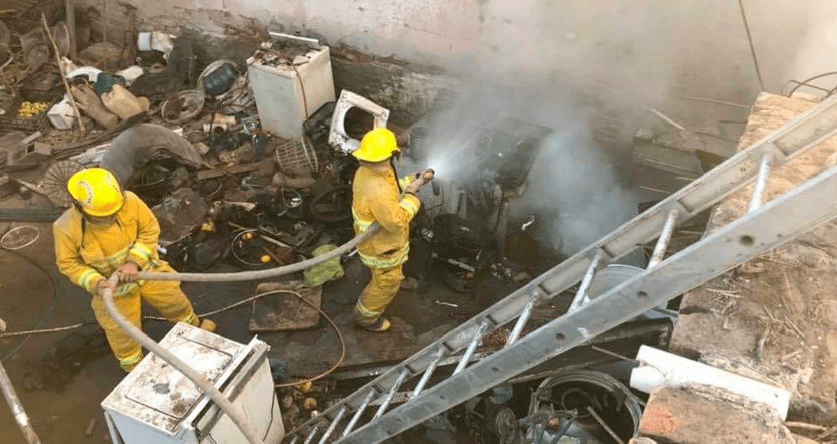 Incendio por fuga de gas deja a un lesionado y daños materiales