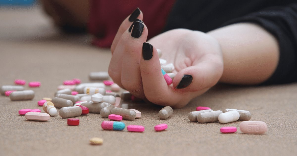 Tras discutir con su madre, intenta quitarse la vida ingiriendo pastillas