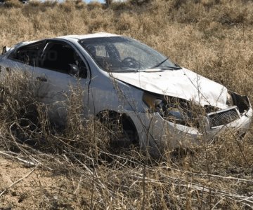 Aparatoso volcamiento deja 2 lesionados en la carretera Hermosillo-Nogales