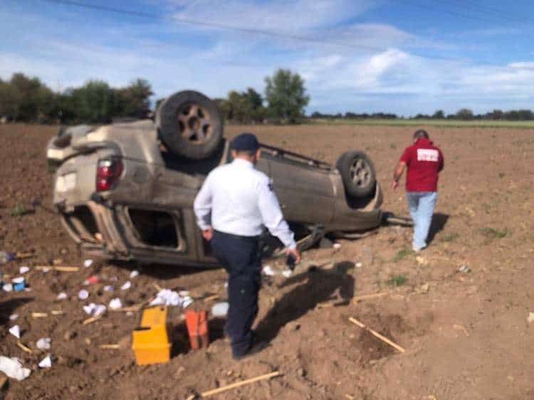 Conductor se queda dormido y sufre volcadura en carretera