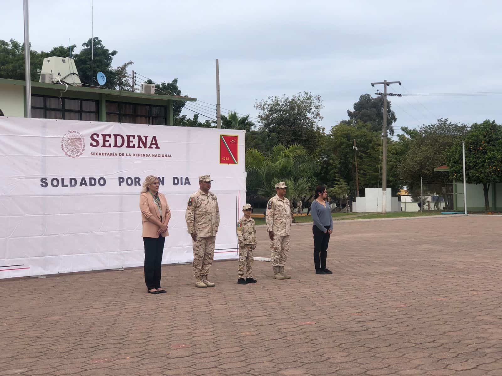 El pequeño Hugo cumple su sueño y se convierte en Soldado por un Día