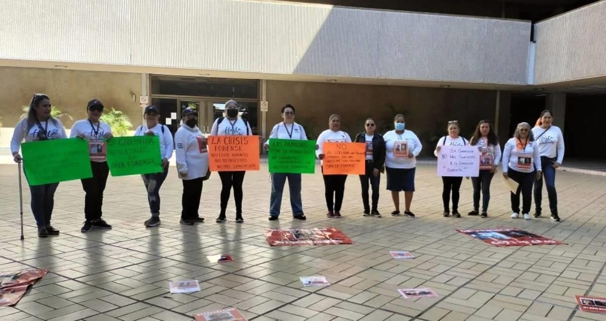 Colectivo de madres buscadoras de Sinaloa exigen destitución de funcionario