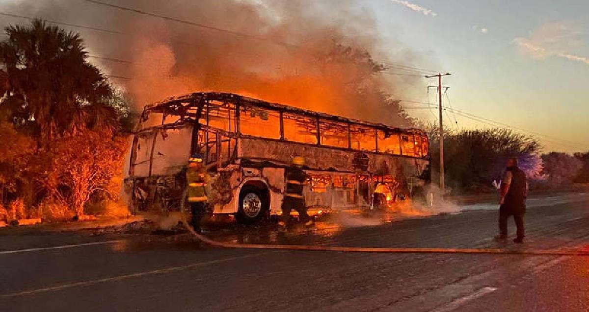 Guardia Nacional rescata a pasajeros de autobús que se incendió