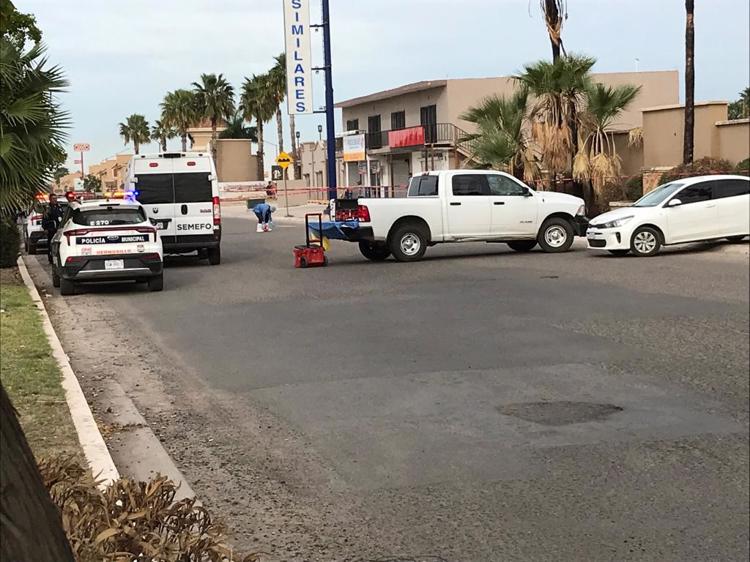 Hallan hombre muerto por presunto disparo; encuentran 2 más en carretera