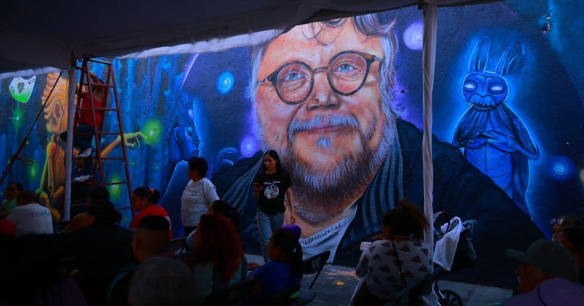Rinden homenaje a Guillermo del Toro con mural en CDMX