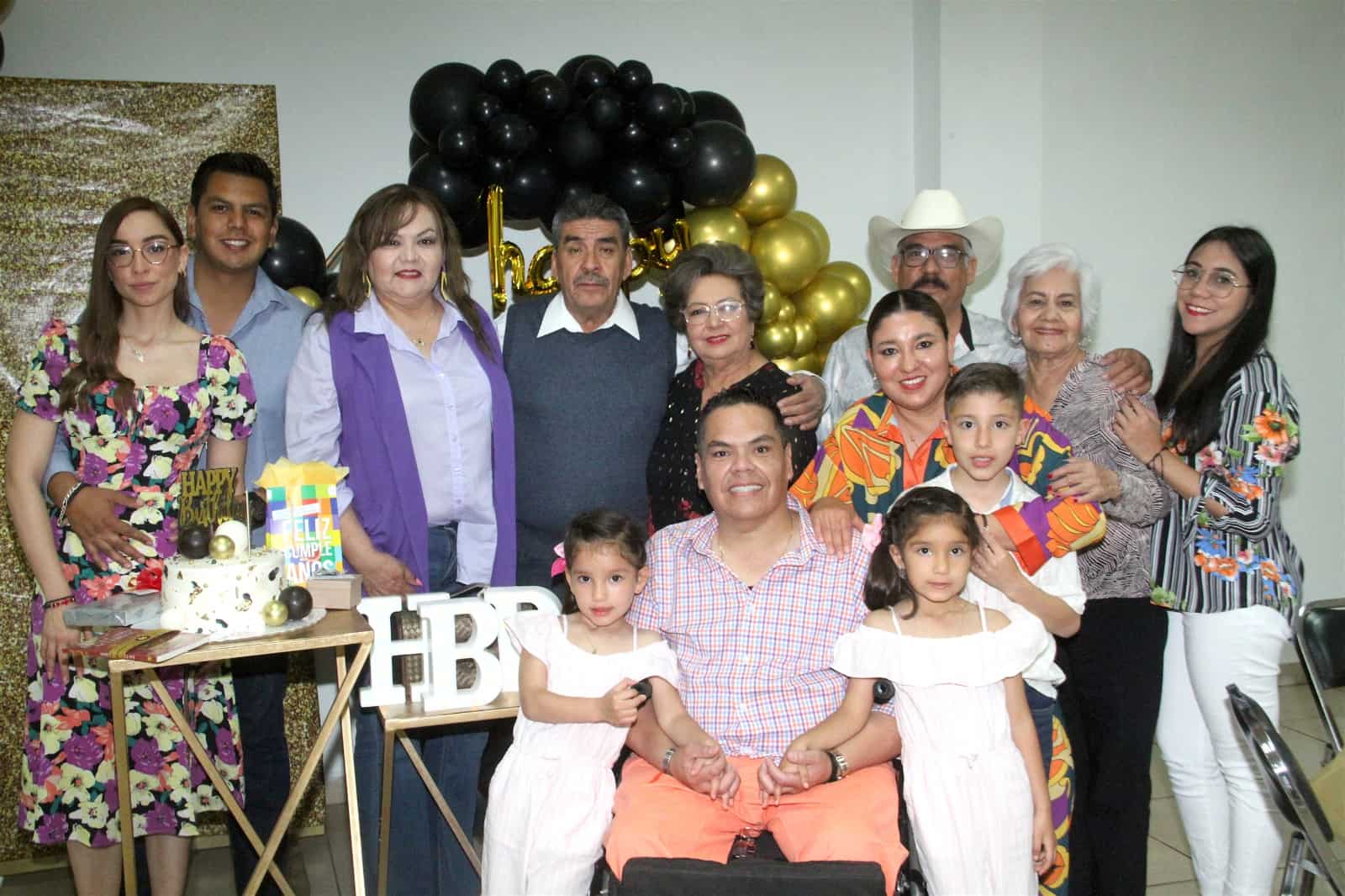 El cumpleañero tuvo un alegre convivio