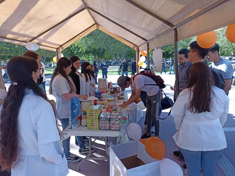 Alumnos de Ciencias Nutricionales organizan colecta de alimento