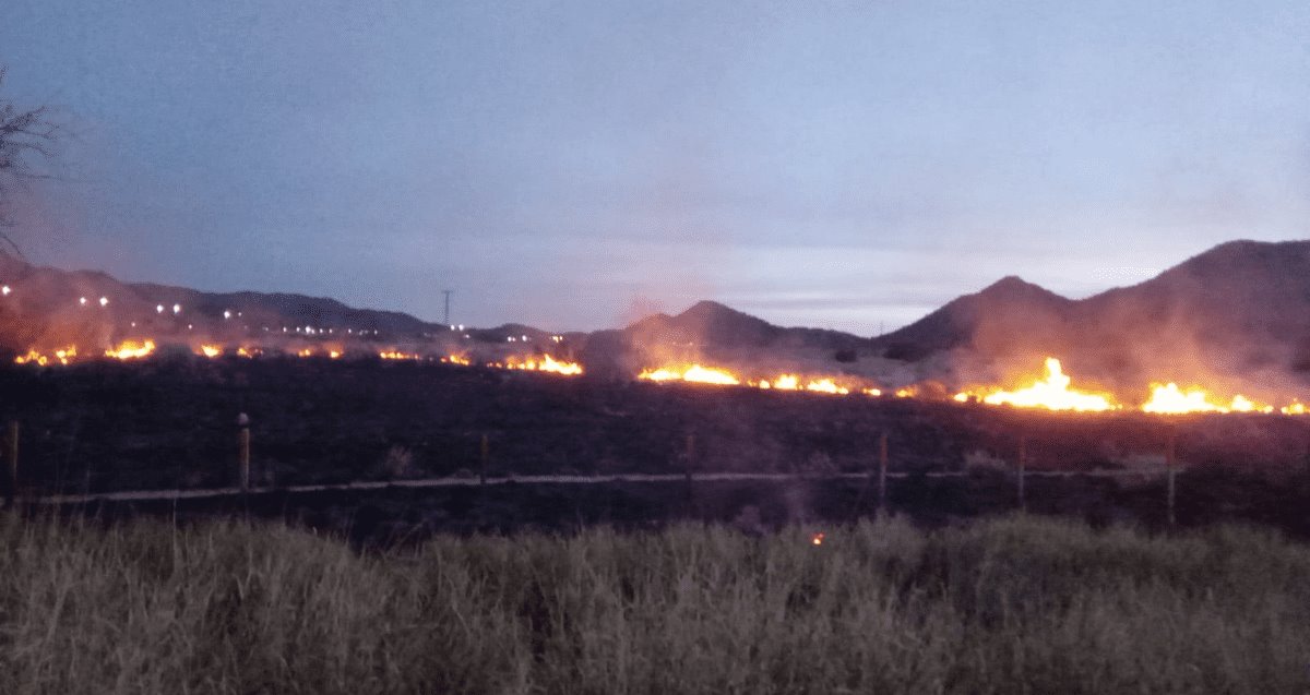 Cunden incendios en zonas de Hermosillo