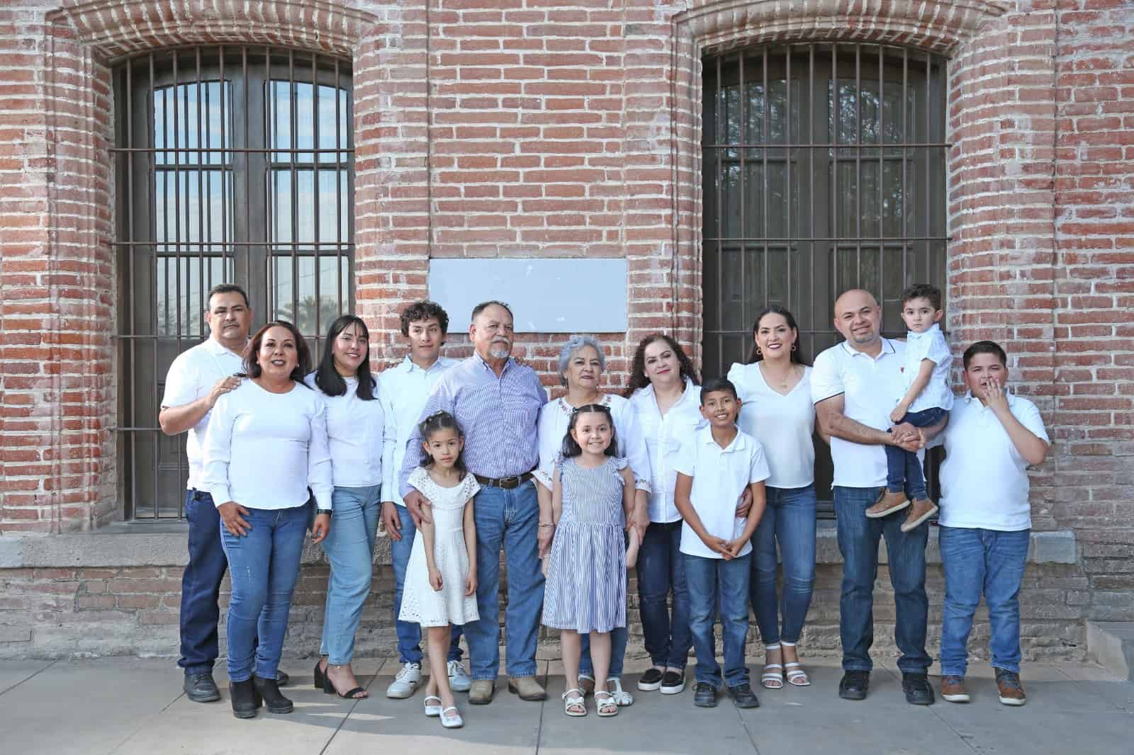 Celebran Manuela y Sergio 43 años de casados