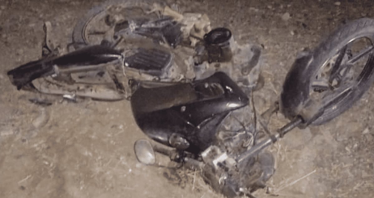 Muere motociclista al perder control en carretera
