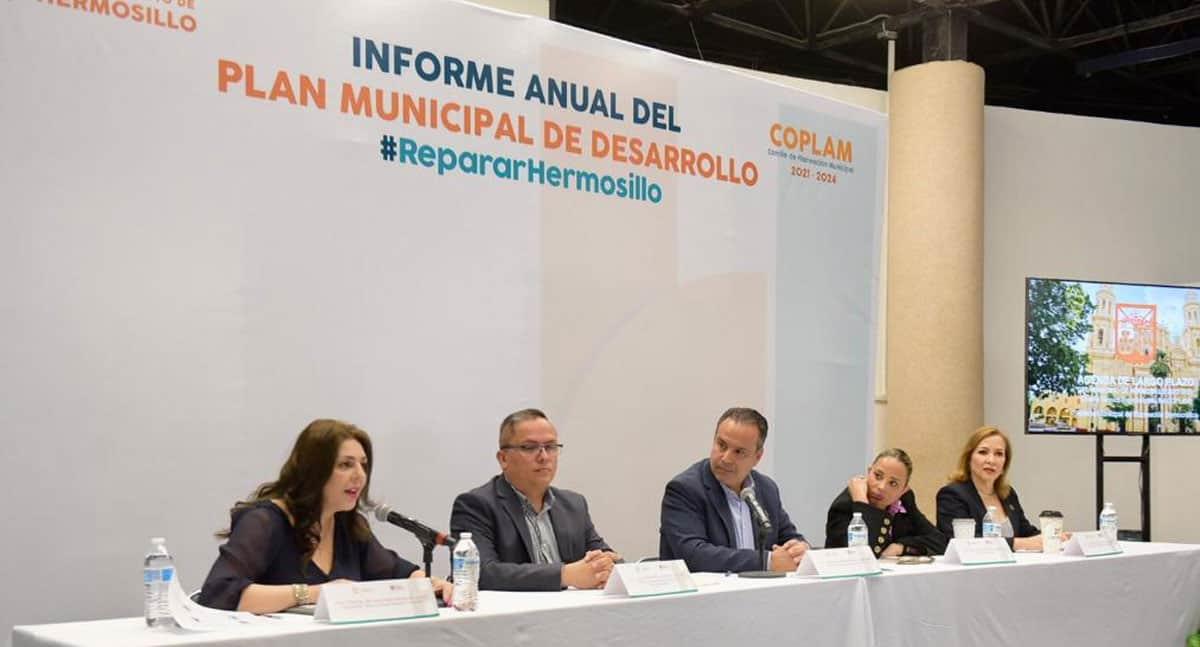Toño Astiazarán presenta informe anual  Plan Municipal de Desarrollo