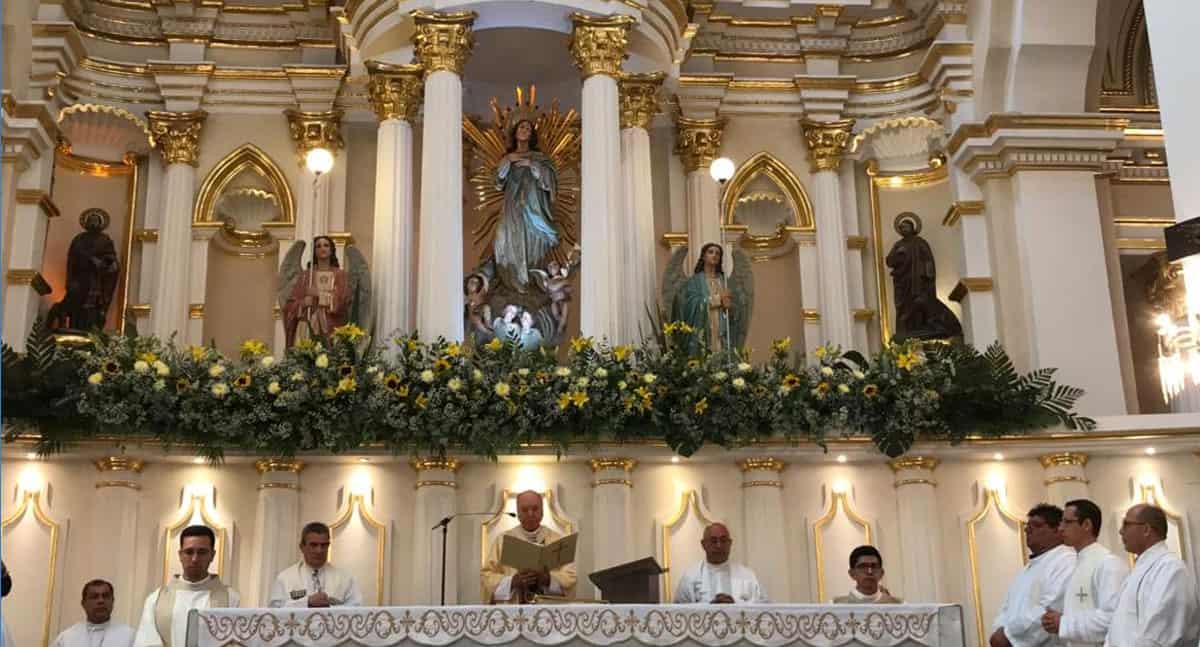 Celebran Misa Crismal en Catedral de Hermosillo
