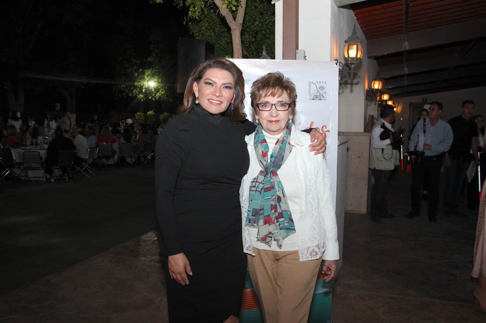 Cena a ciegas a beneficio de niños con debilidad visual