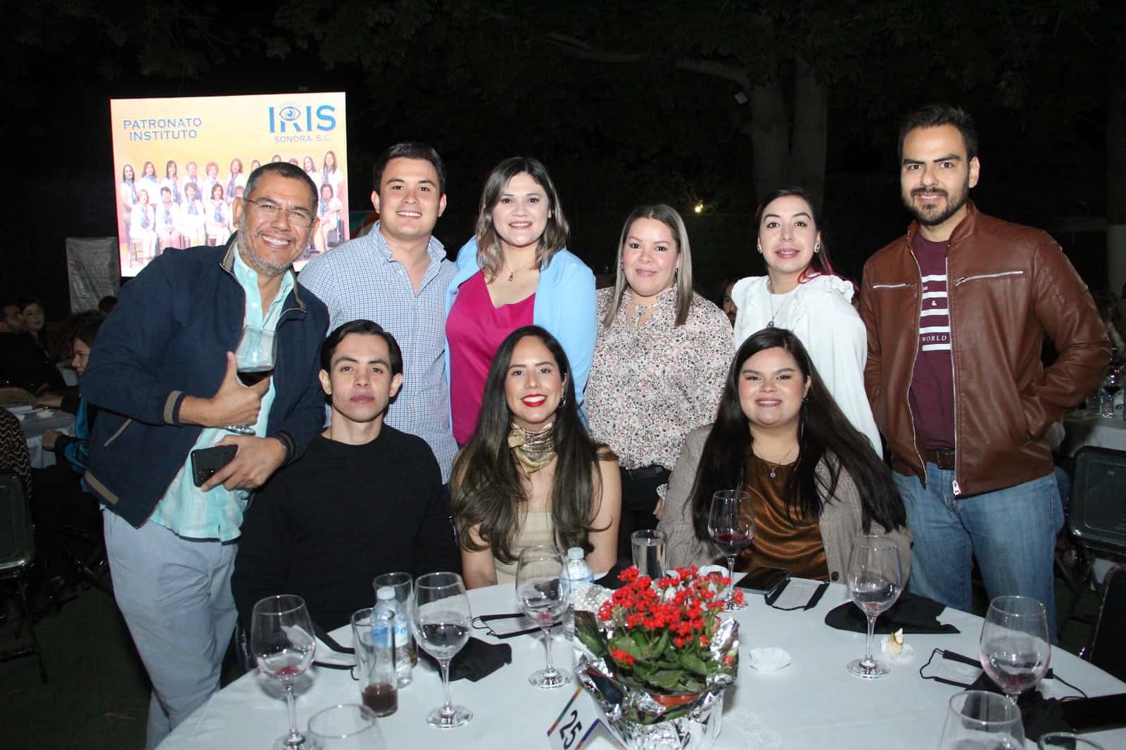 Cena a ciegas a beneficio de niños con debilidad visual