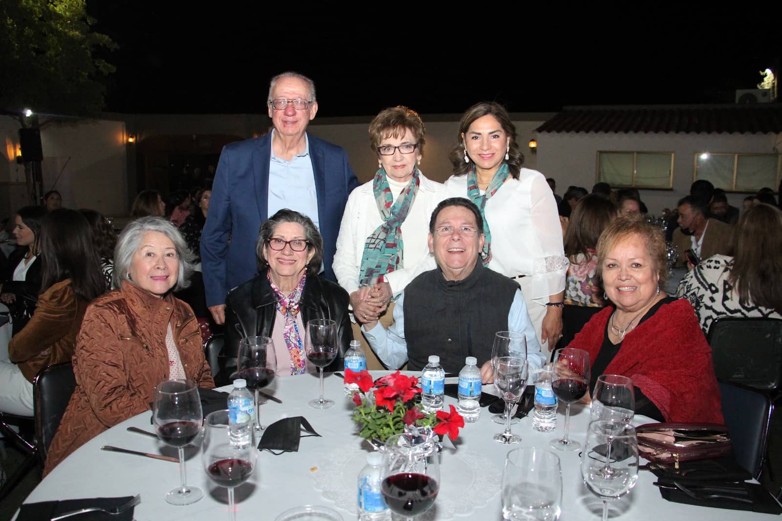 Cena a ciegas a beneficio de niños con debilidad visual