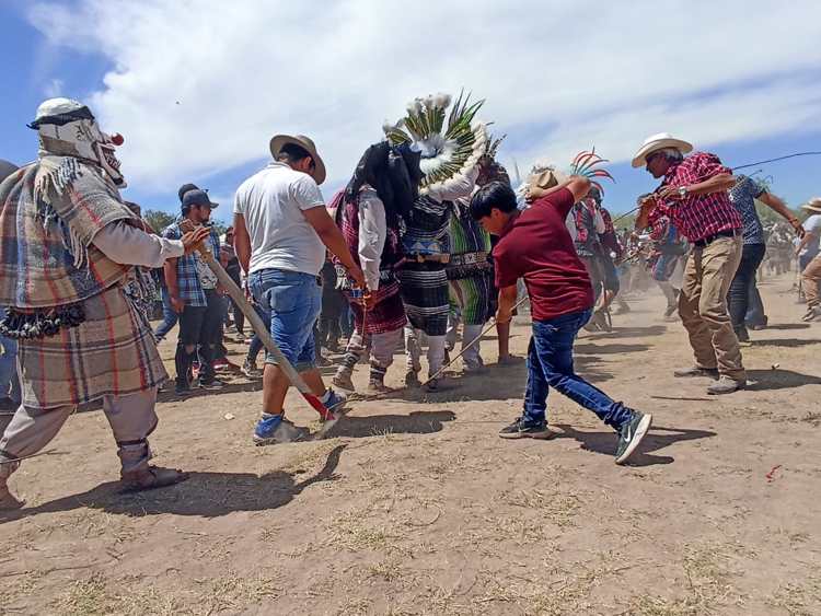 Fariseos de El Tronconal concluyen Semana Santa 2023; así fue la marcha