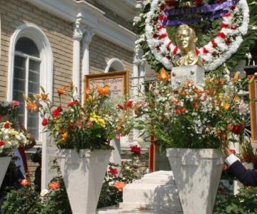 Fans de Pedro Infante se reúnen en su tumba por su aniversario luctuoso